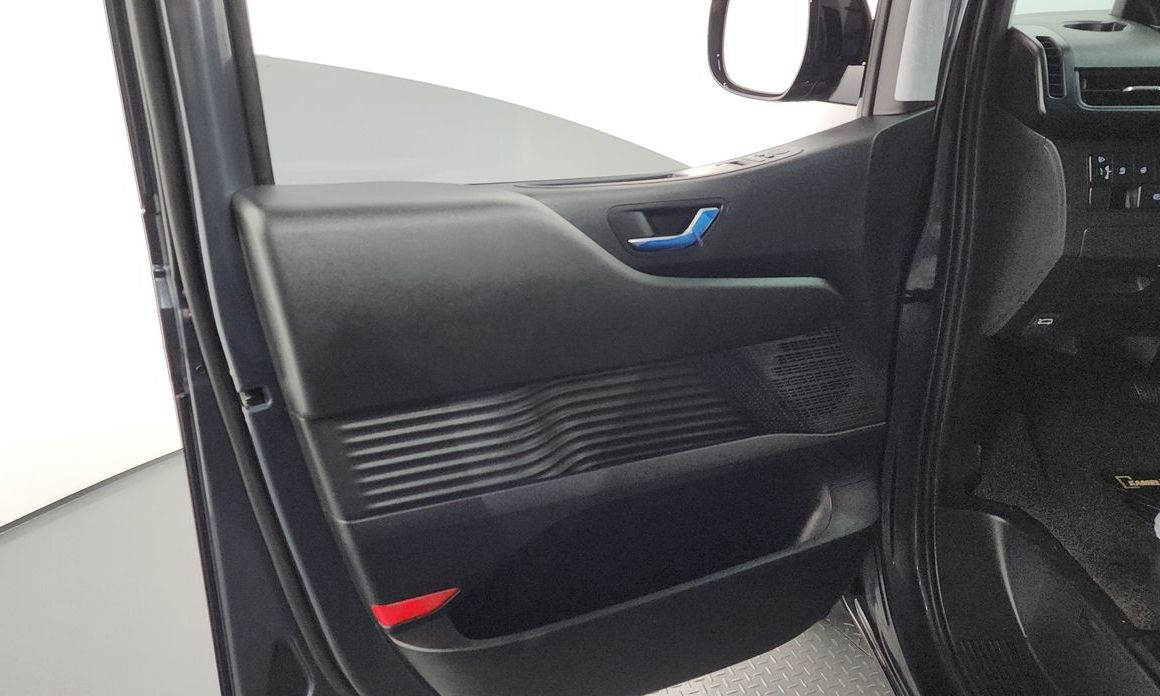 Hyundai Staria 2025