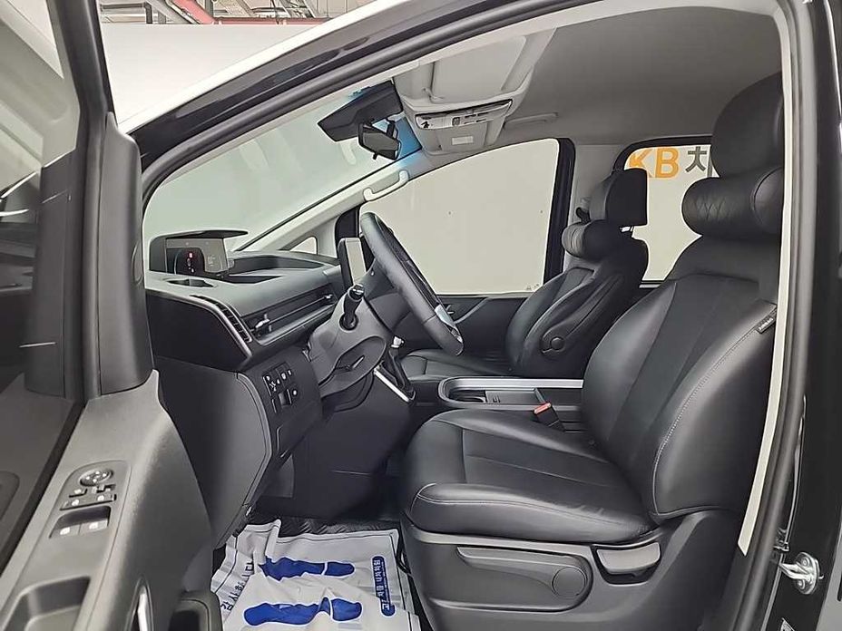 Hyundai Staria 2025
