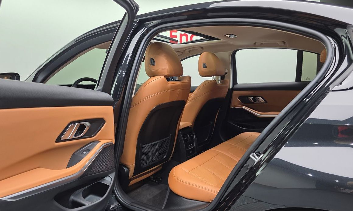 BMW 3-Series 2023