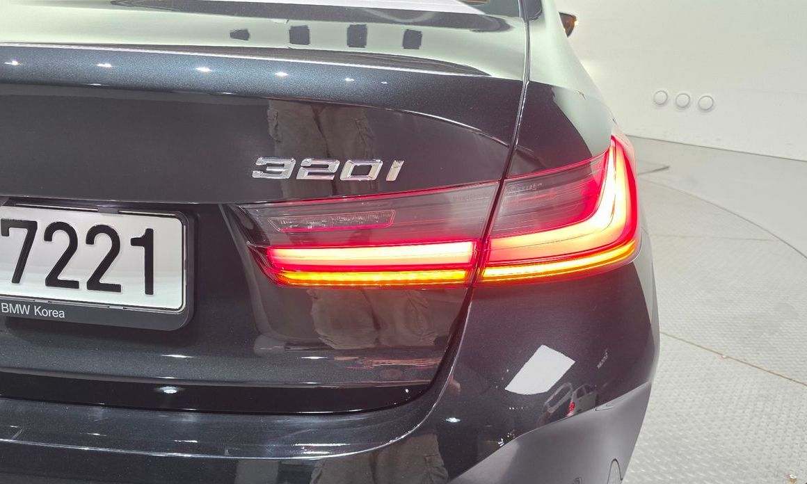 BMW 3-Series 2023