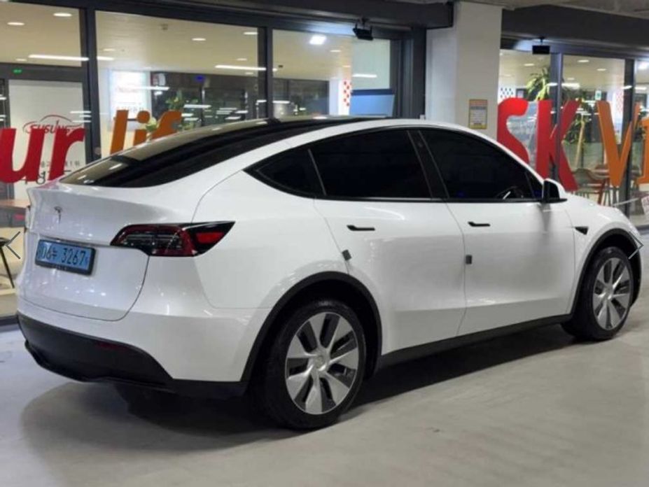 Tesla Model Y 2024