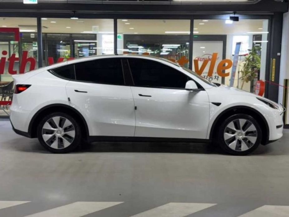 Tesla Model Y 2024