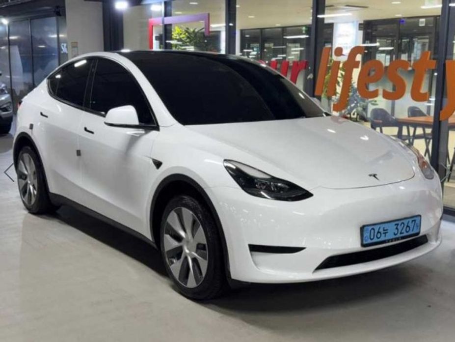 Tesla Model Y 2024