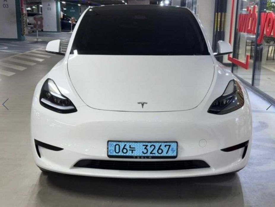 Tesla Model Y 2024
