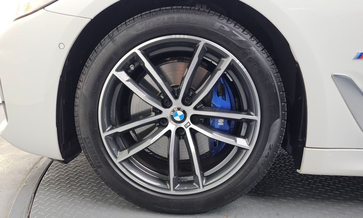 BMW 5-Series 2023