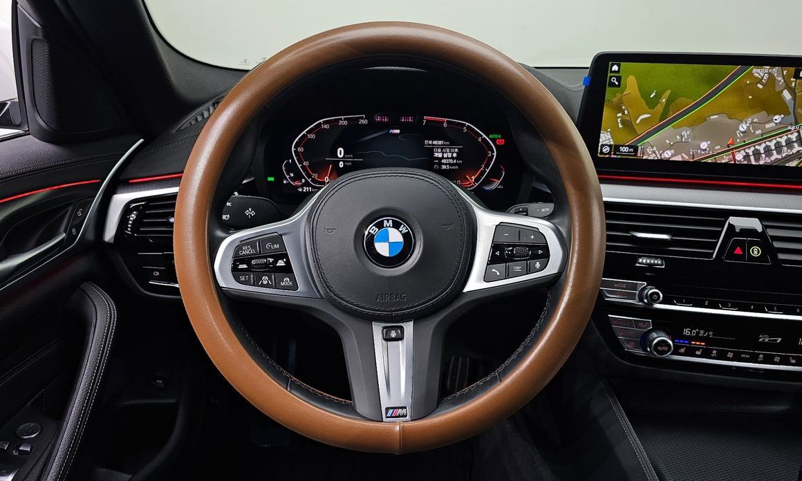 BMW 5-Series 2023