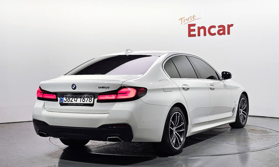 BMW 5-Series 2023