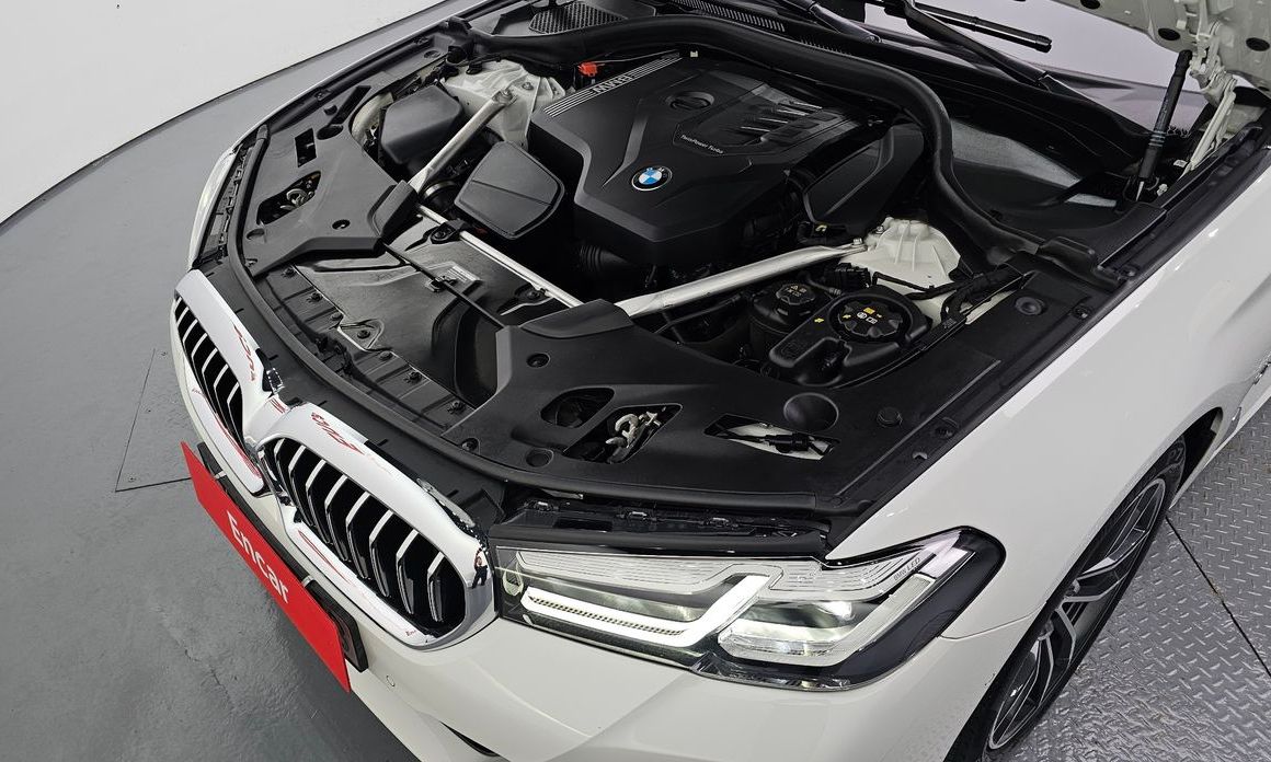 BMW 5-Series 2023