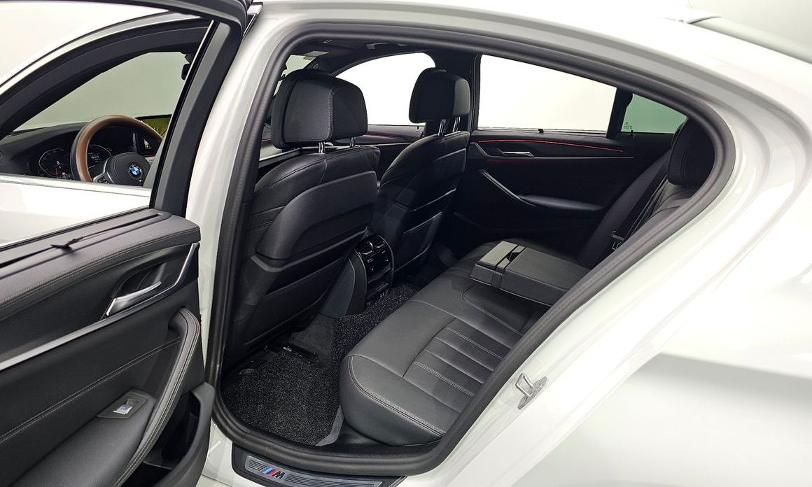 BMW 5-Series 2023