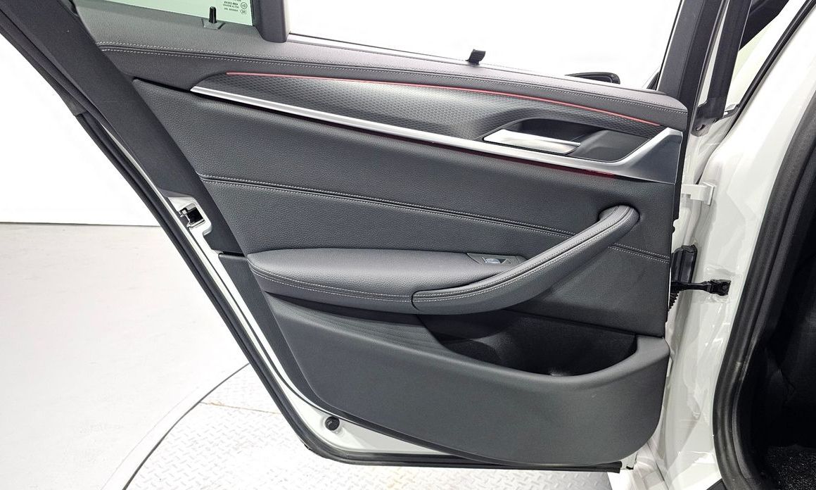 BMW 5-Series 2023