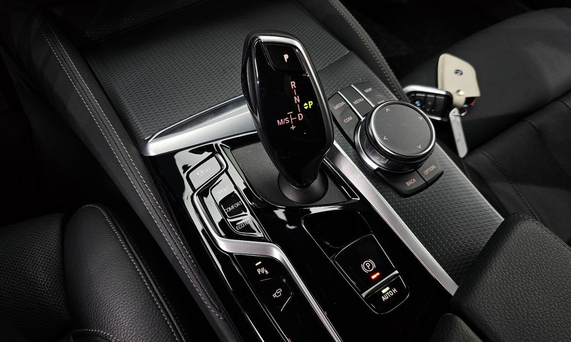 BMW 5-Series 2023