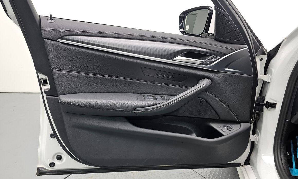 BMW 5-Series 2023
