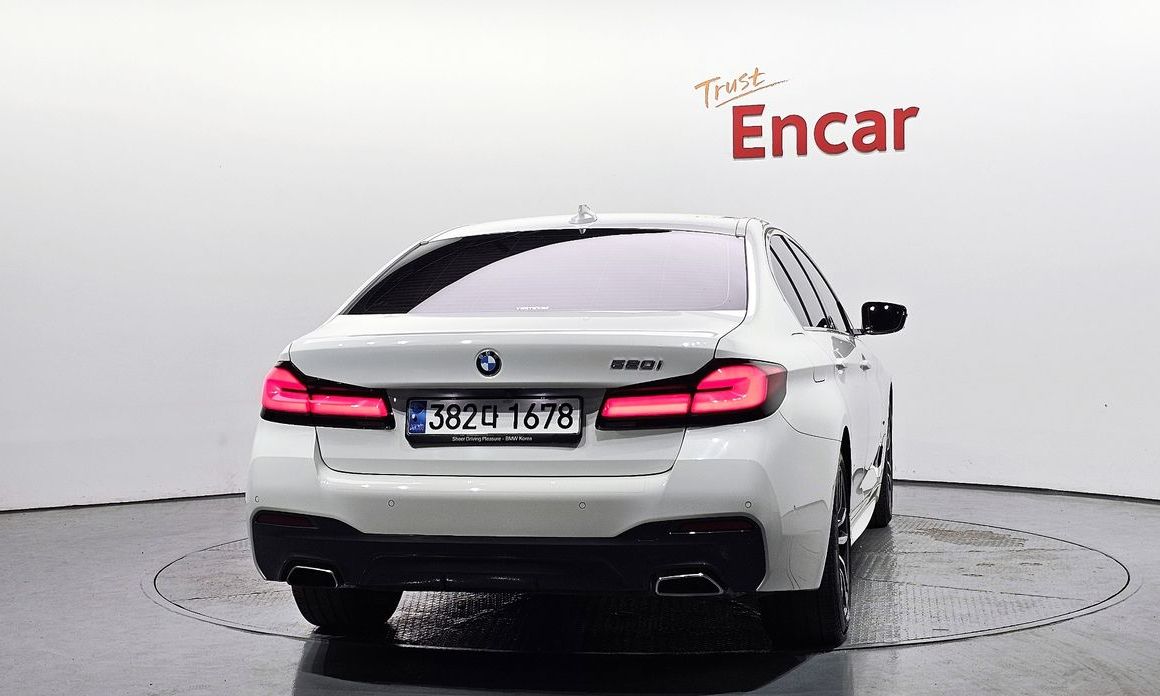 BMW 5-Series 2023