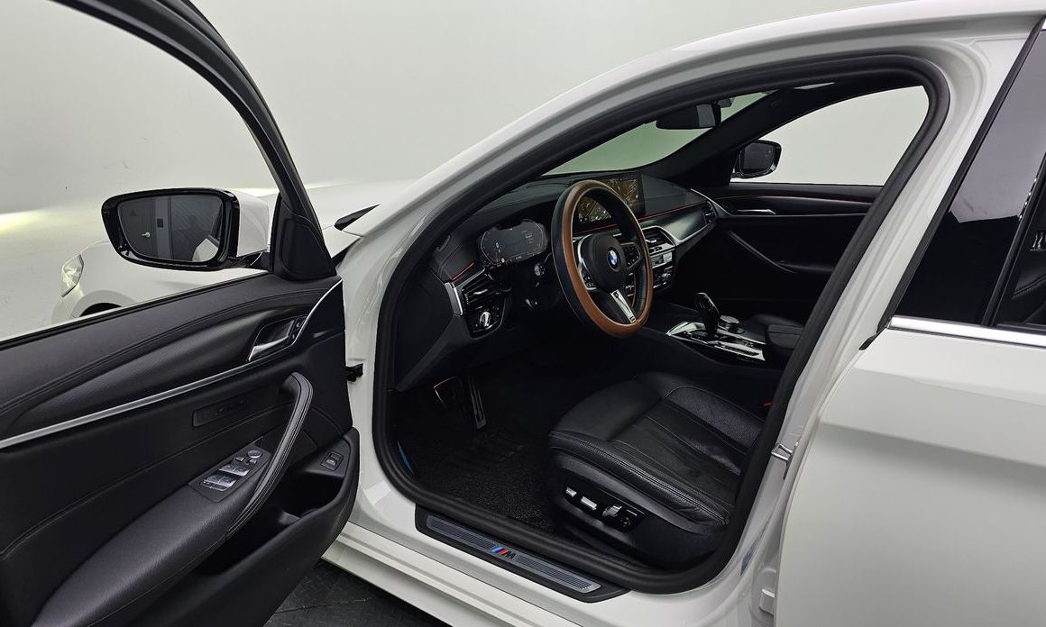 BMW 5-Series 2023