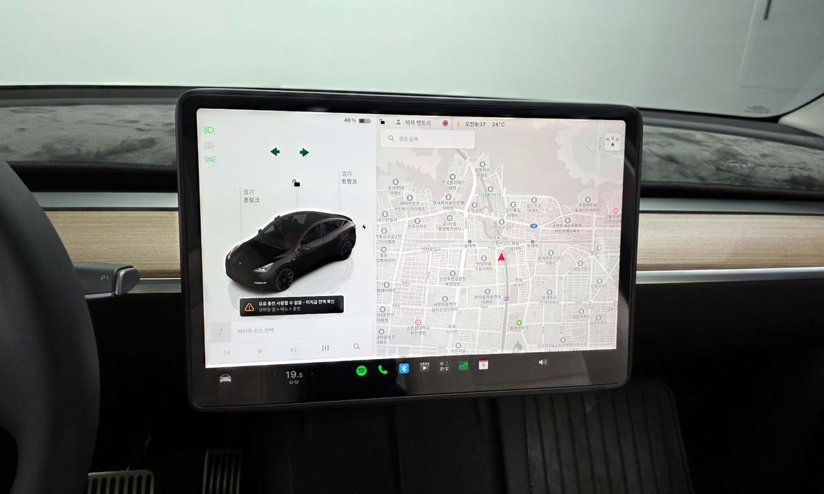 Tesla Model Y 2024