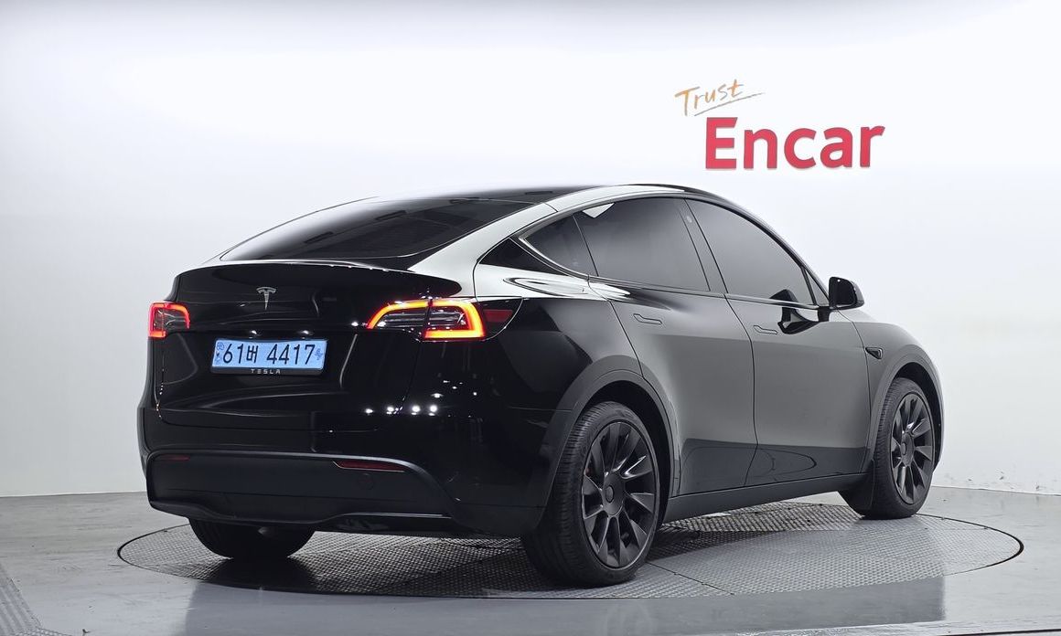 Tesla Model Y 2024