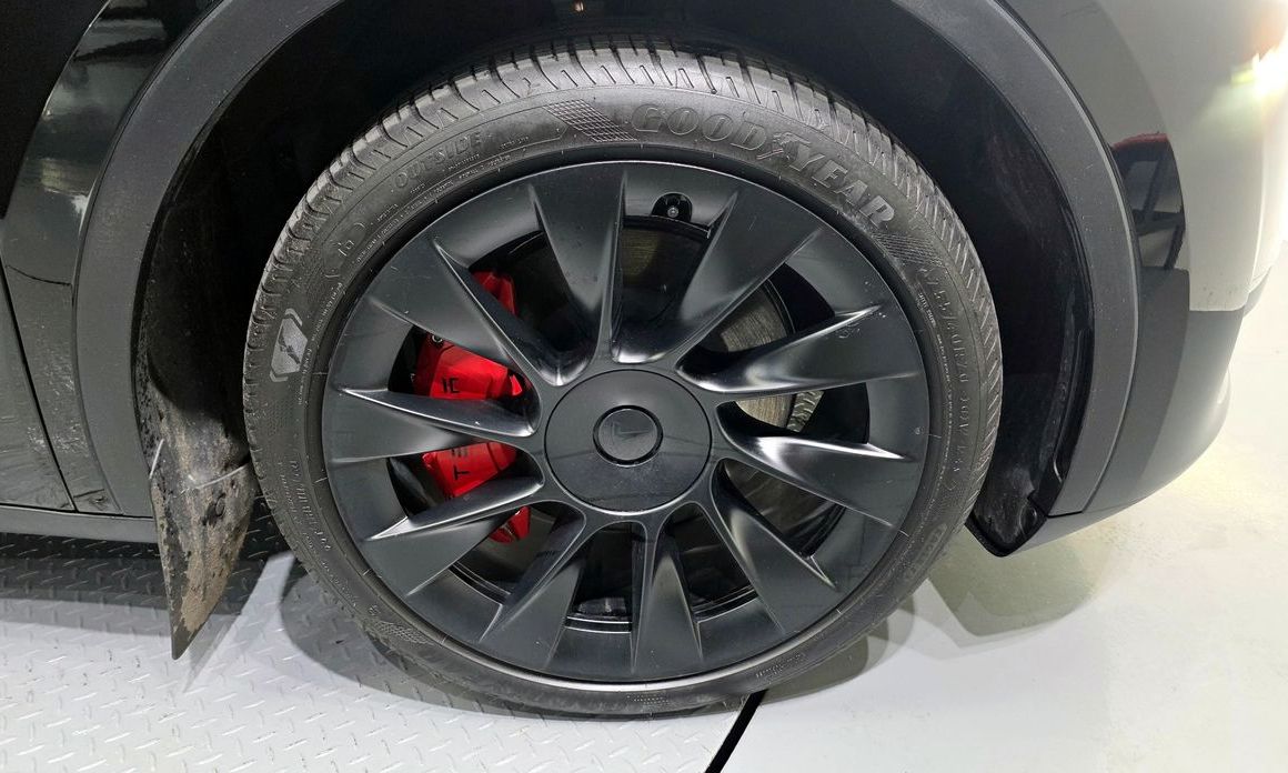 Tesla Model Y 2024