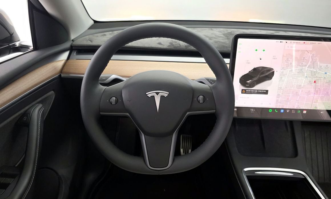 Tesla Model Y 2024