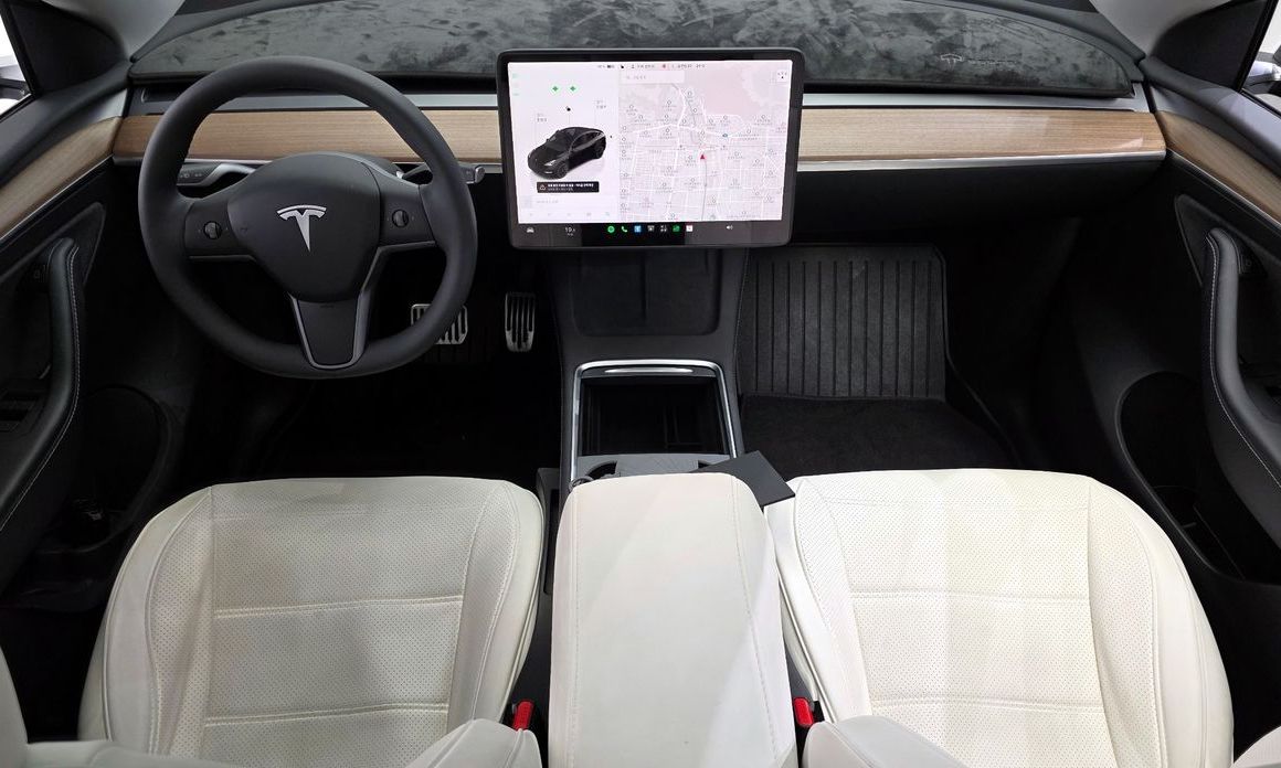 Tesla Model Y 2024