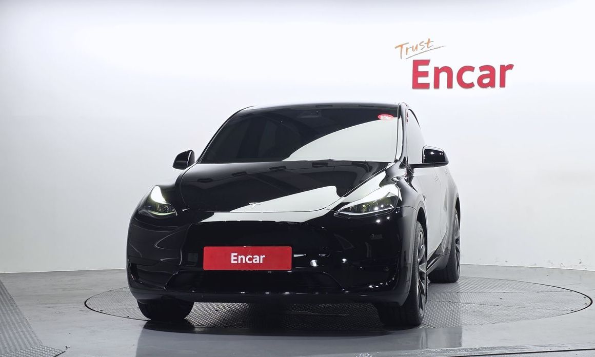 Tesla Model Y 2024