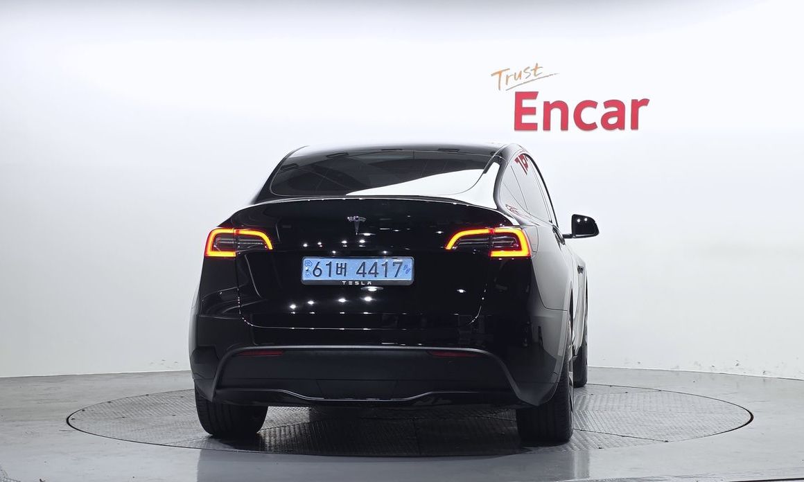 Tesla Model Y 2024