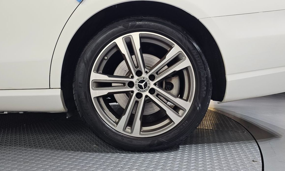 Mercedes-Benz E-Class 2022