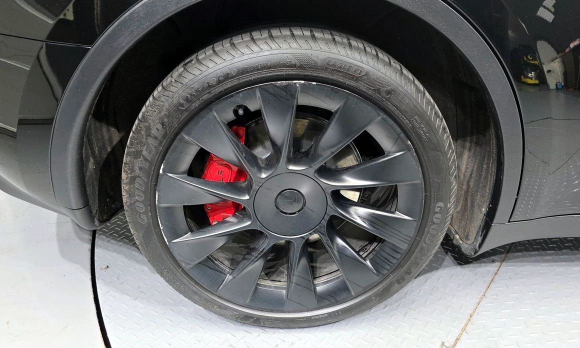 Tesla Model Y 2024