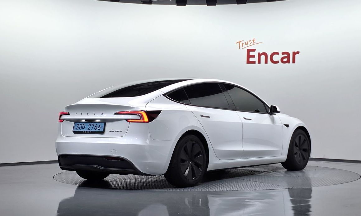 Tesla Model 3 2024