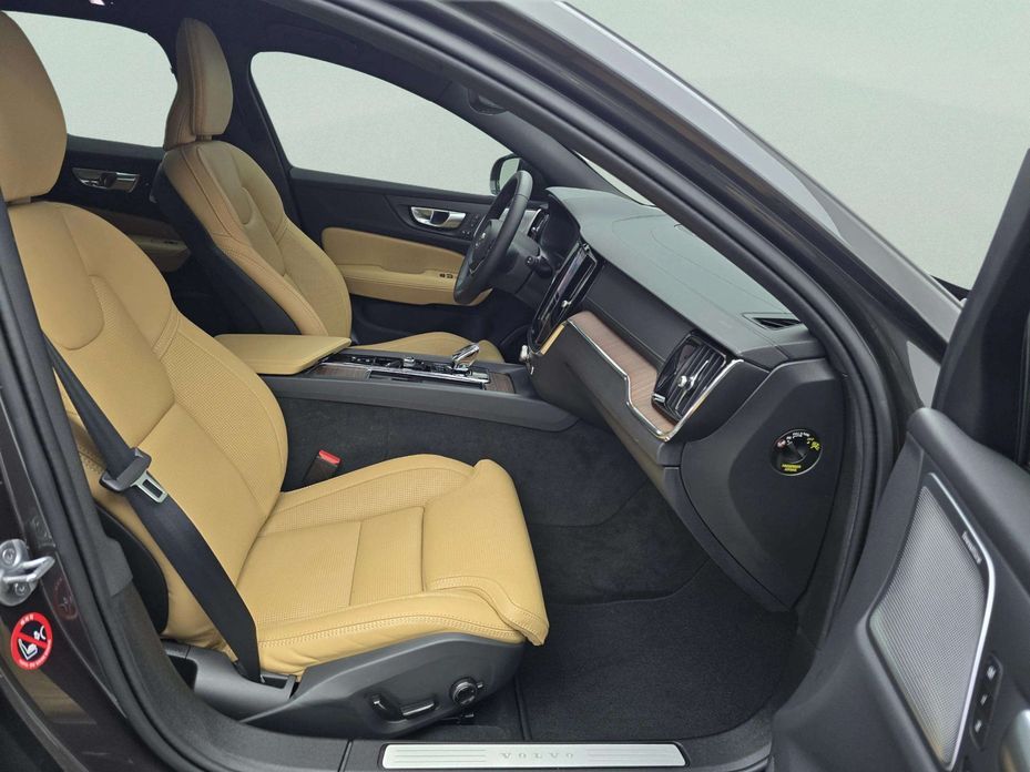 Volvo V60 2024