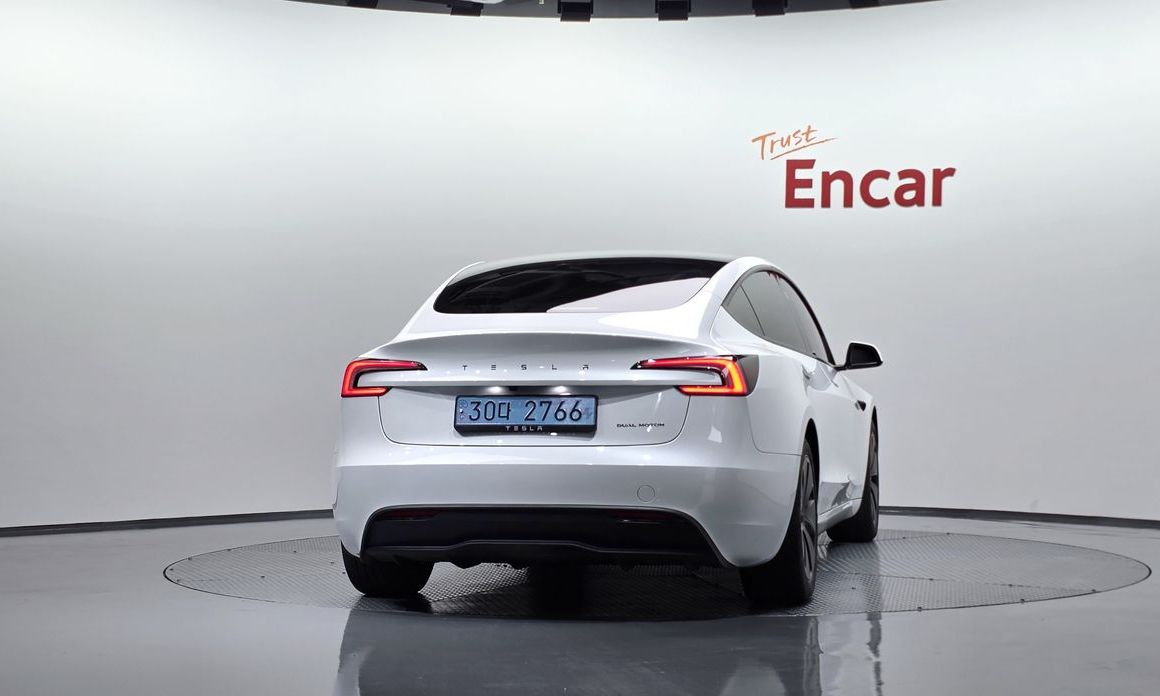 Tesla Model 3 2024