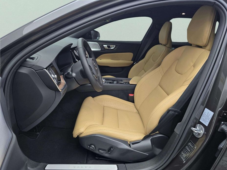 Volvo V60 2024