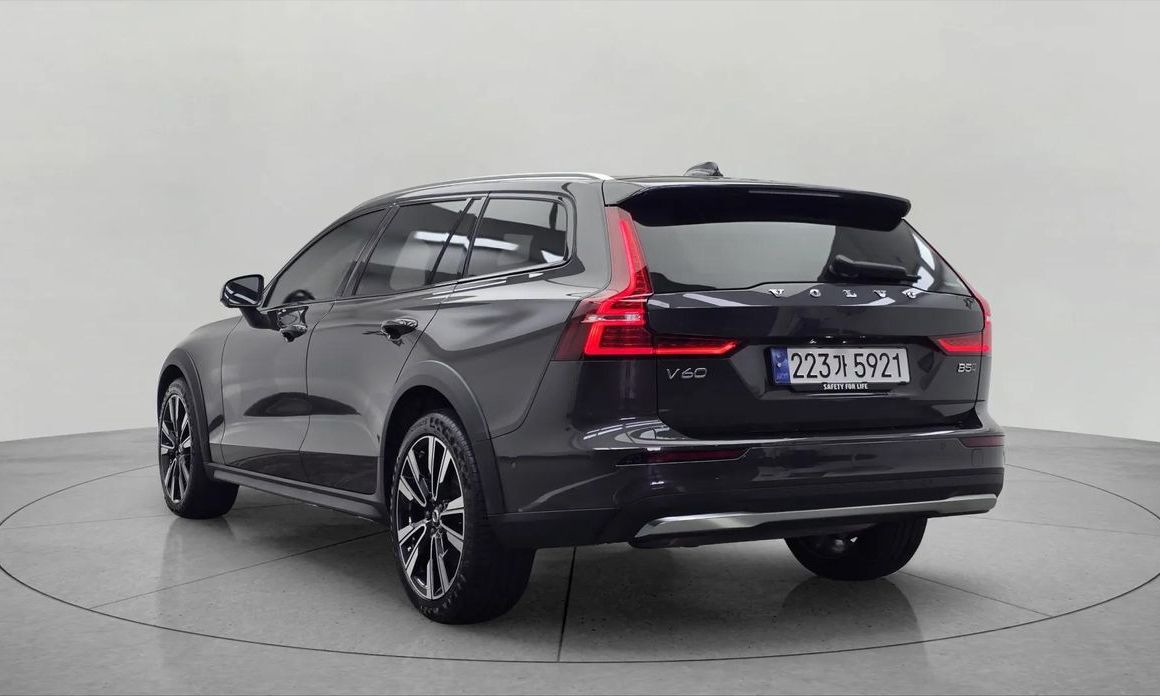 Volvo V60 2024