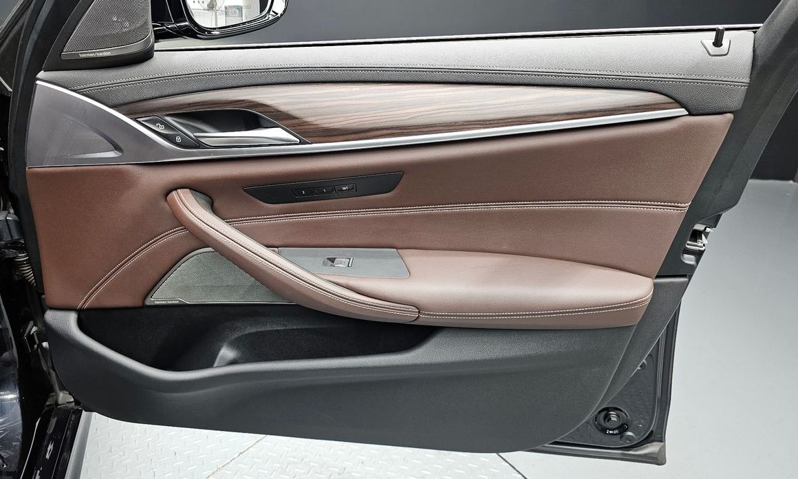 BMW 5-Series 2021