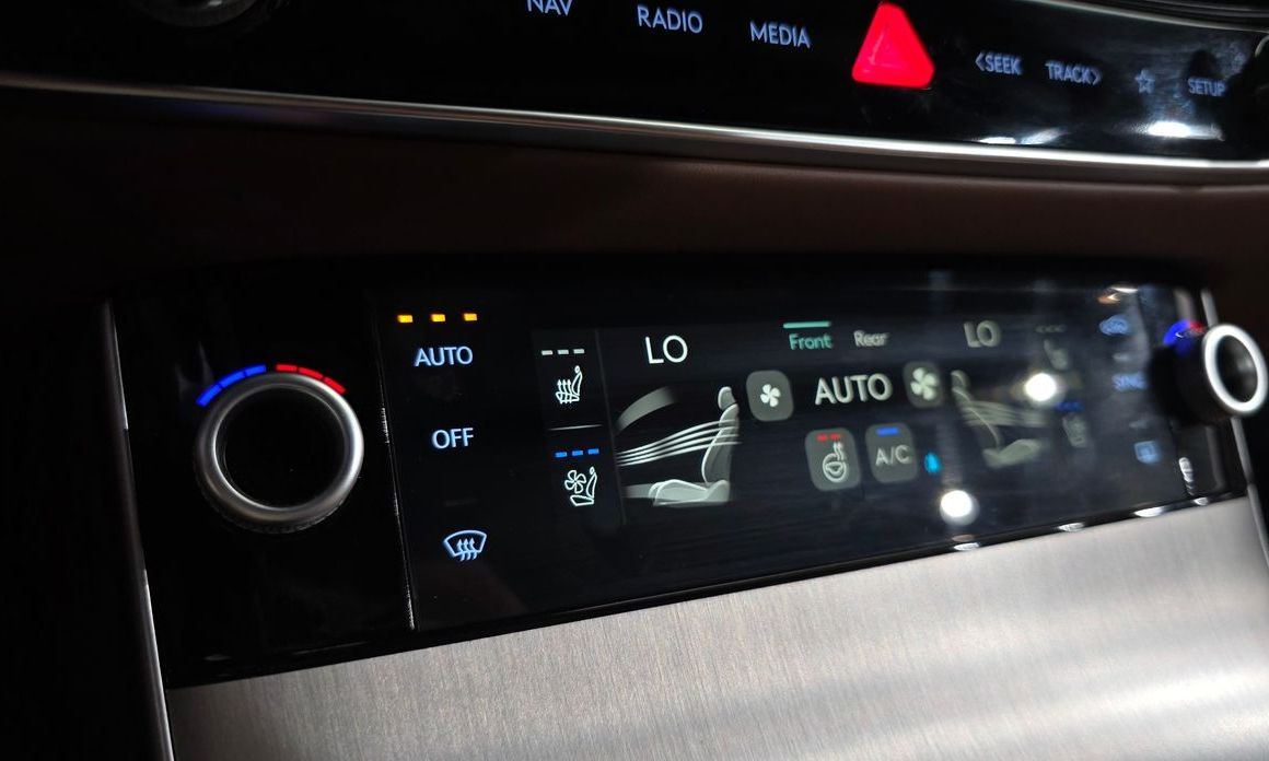 Genesis GV70 2025