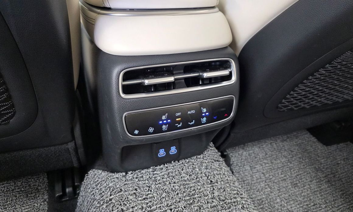 Genesis GV70 2025