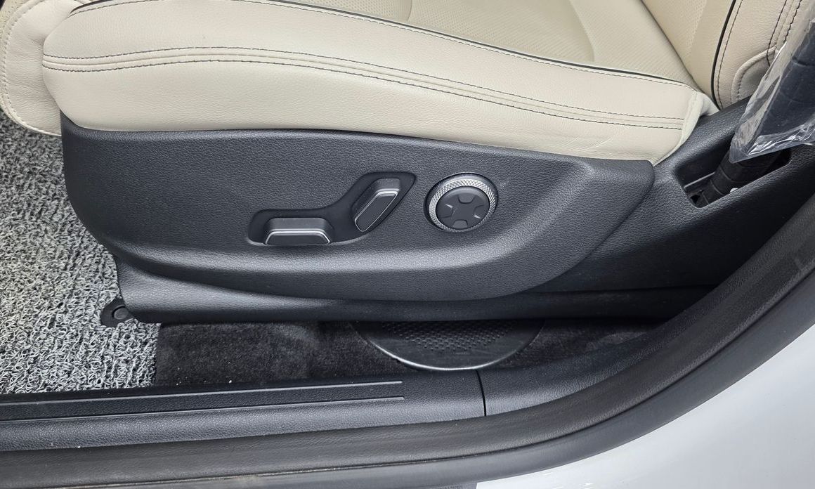 Genesis GV70 2025