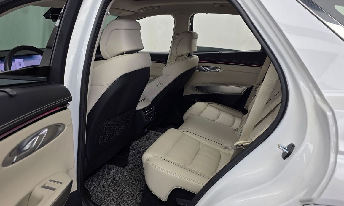 Genesis GV70 2025