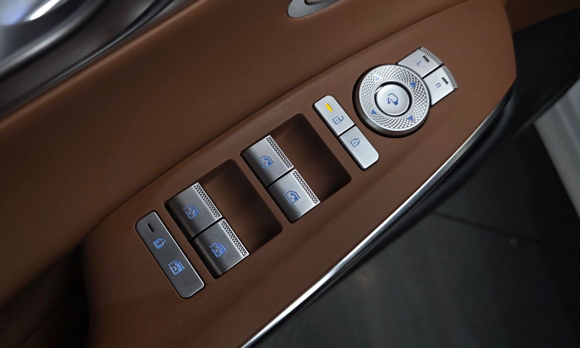 Genesis GV70 2025