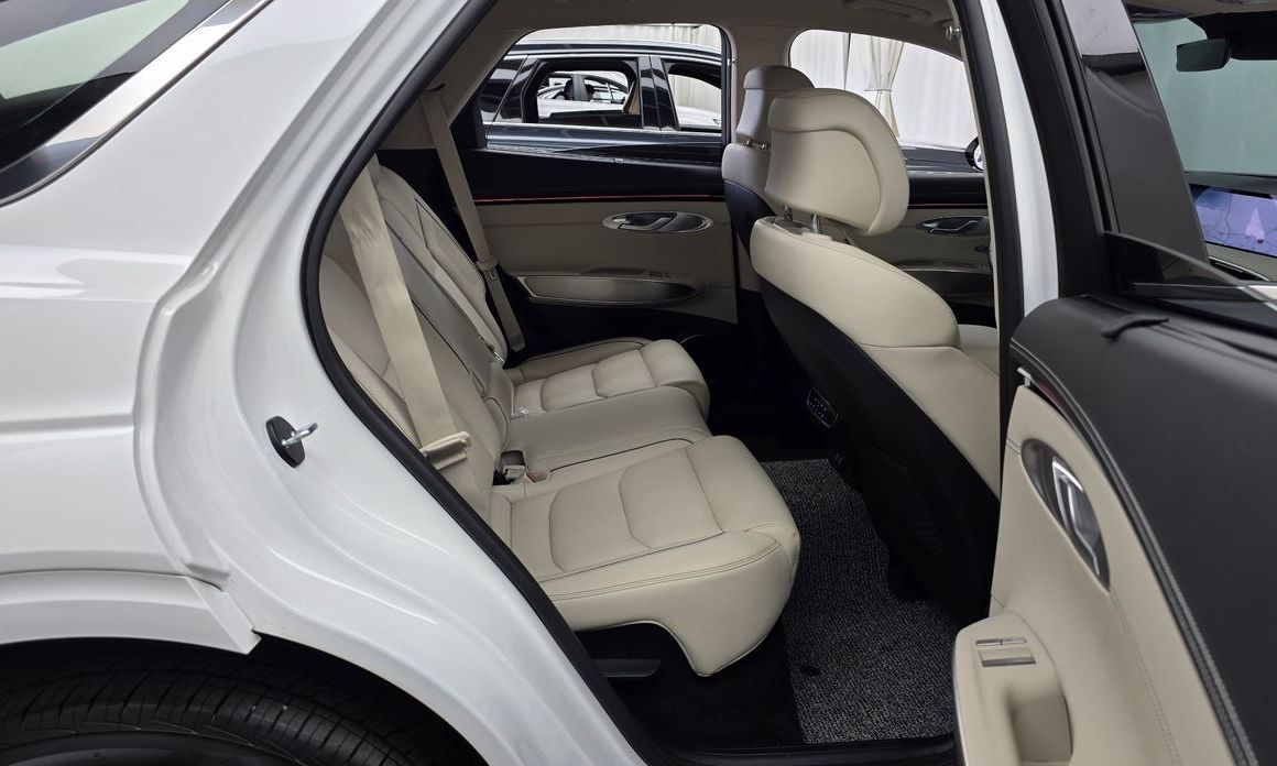 Genesis GV70 2025