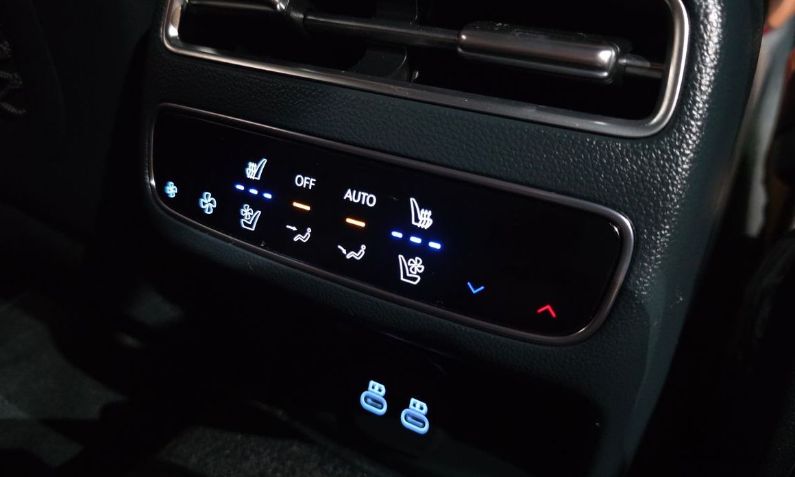 Genesis GV70 2025