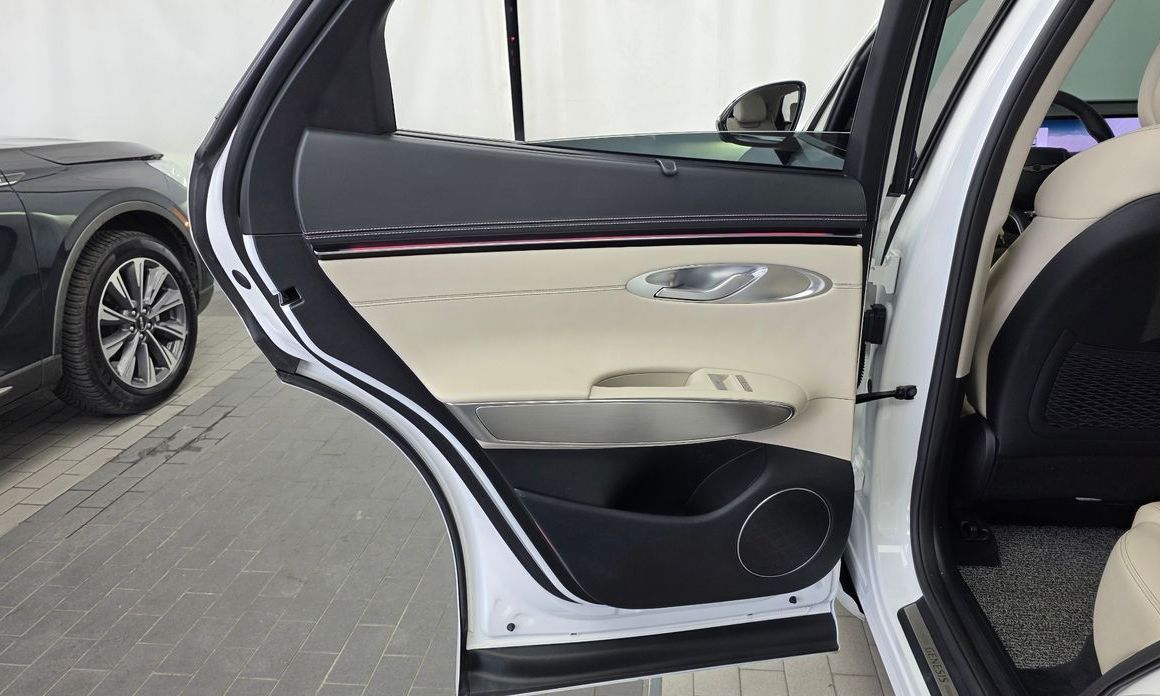 Genesis GV70 2025