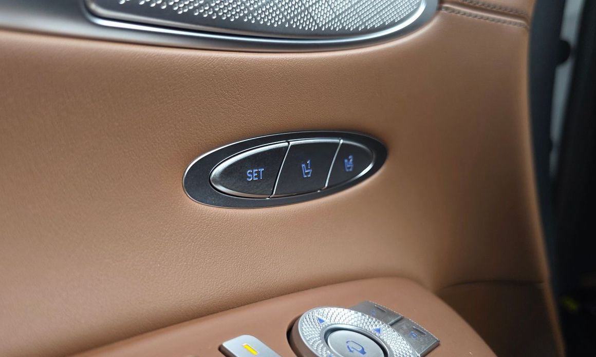 Genesis GV70 2025