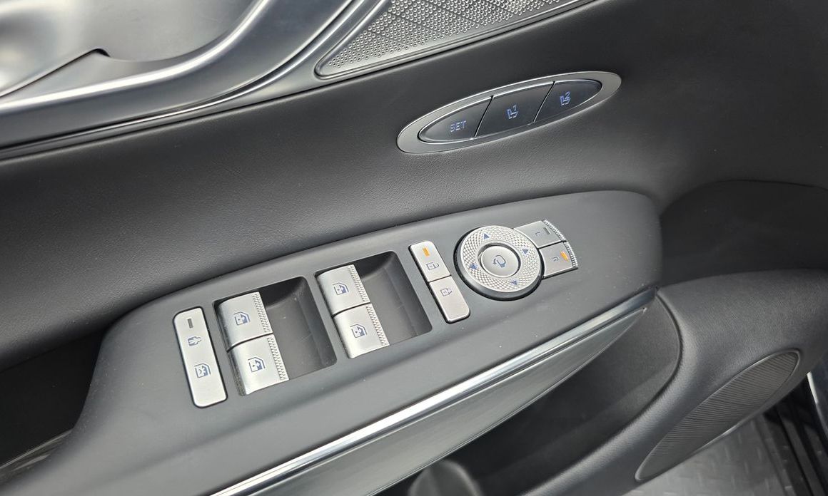Genesis GV70 2025