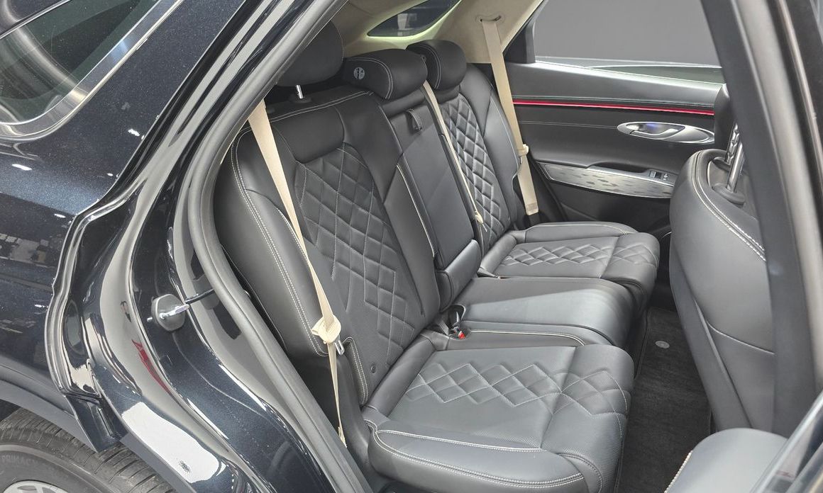 Genesis GV70 2025