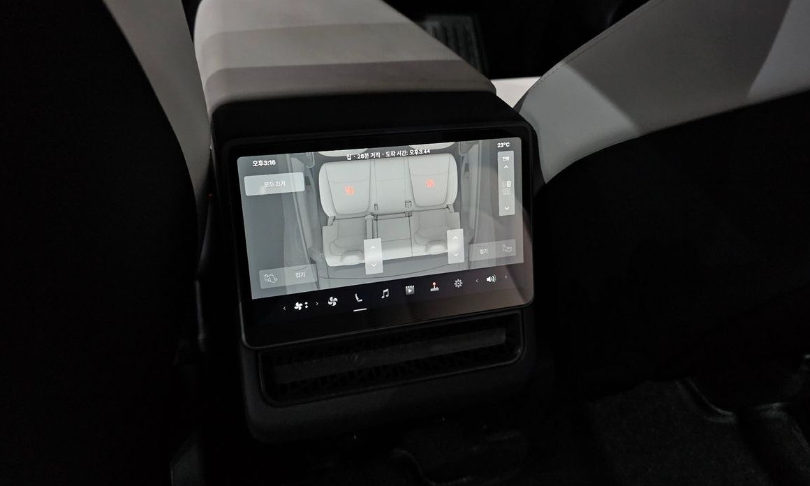Tesla Model Y 2025