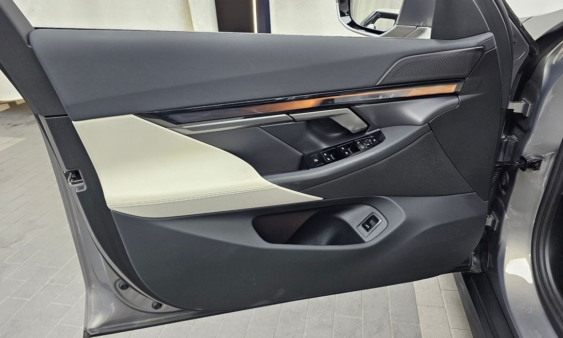 BMW 5-Series 2025