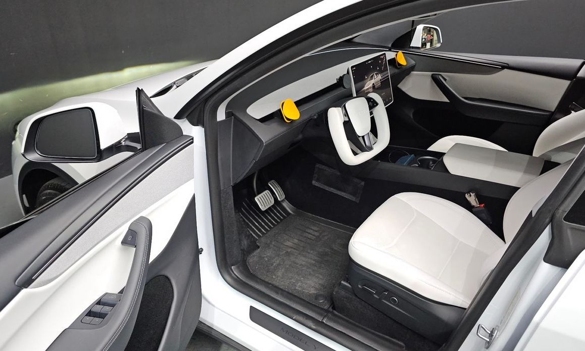 Tesla Model Y 2025