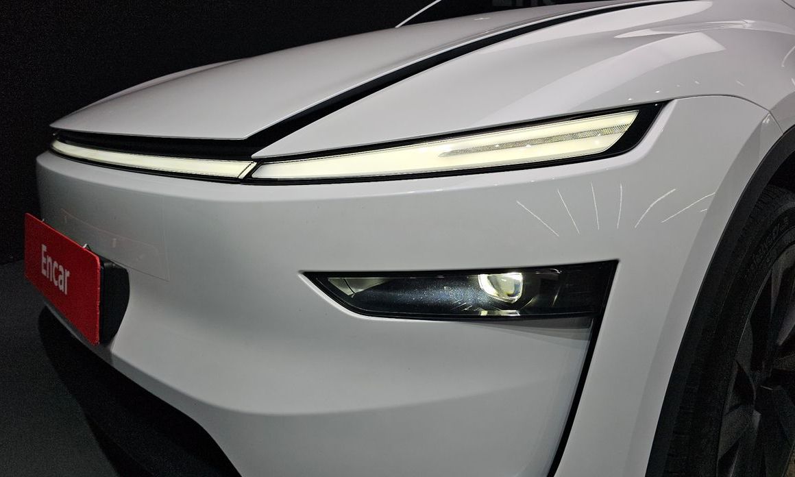 Tesla Model Y 2025