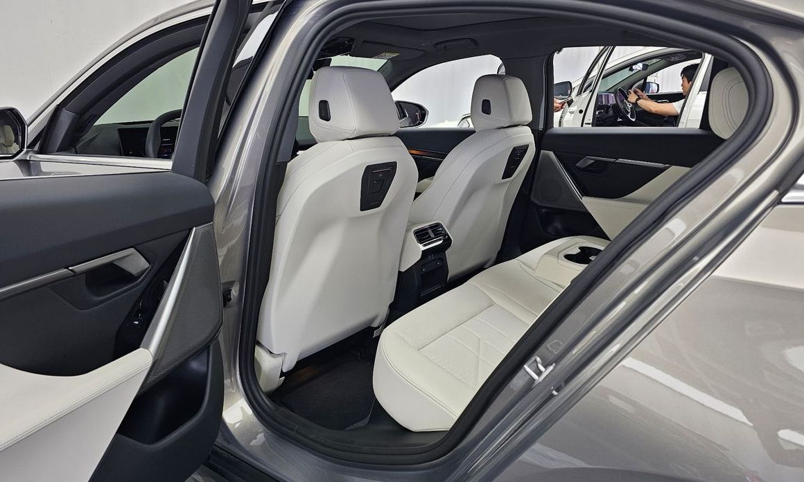 BMW 5-Series 2025