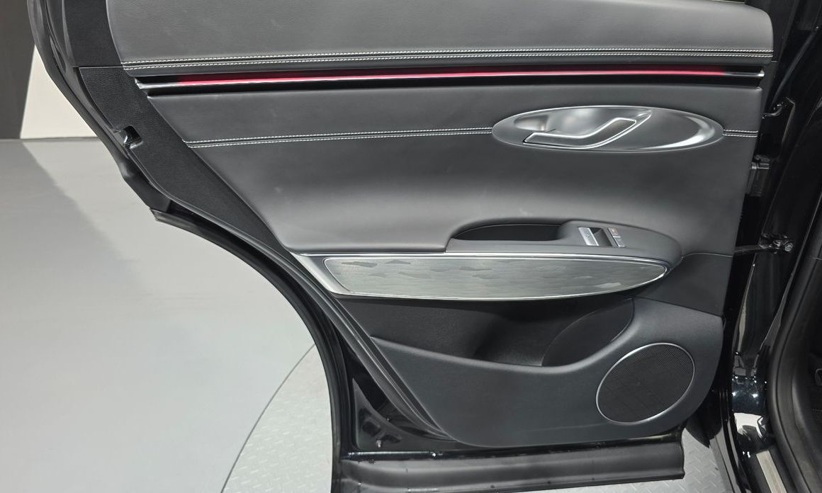 Genesis GV70 2025